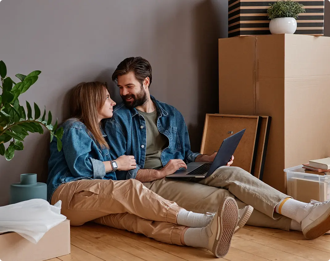 anyconv.com lovely couple with laptop 2023 11 27 05 27 26 utc