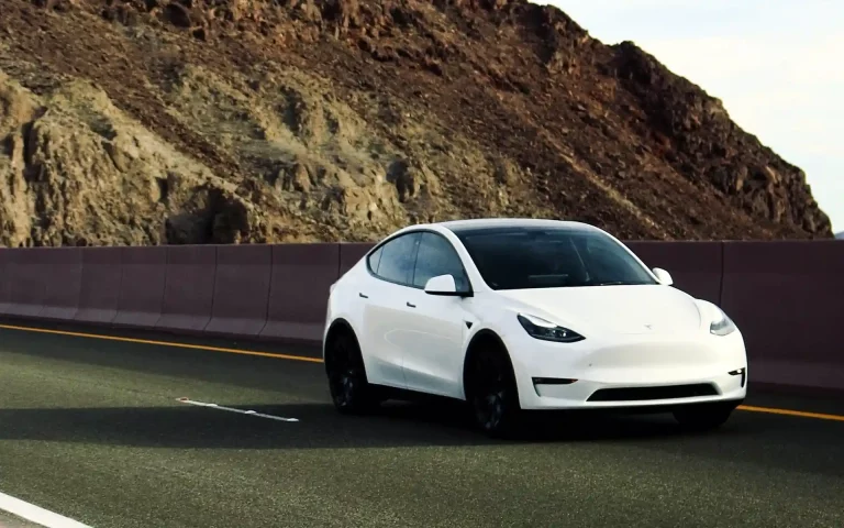 Carro elétrico vale a pena? Comparação com híbrido e combustão